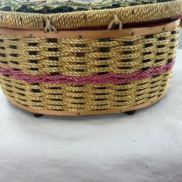 Vintage tapestry sewing basket with insert tray - Picture 6 of 15
